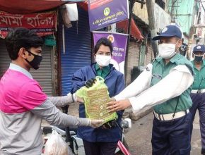 ফুড প্যাকেজ ও রেশন বিতরণ করেছে ফুডপ্যান্ডা